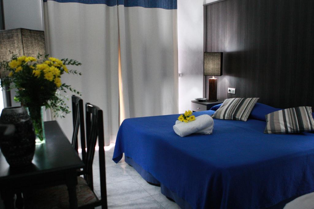 Hotel Los Globos Sitges Oda fotoğraf