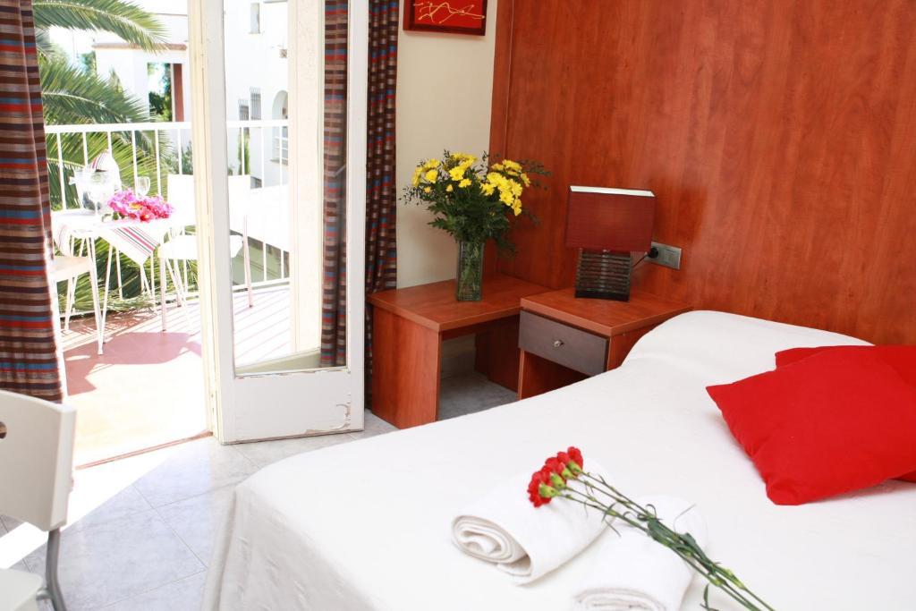 Hotel Los Globos Sitges Oda fotoğraf